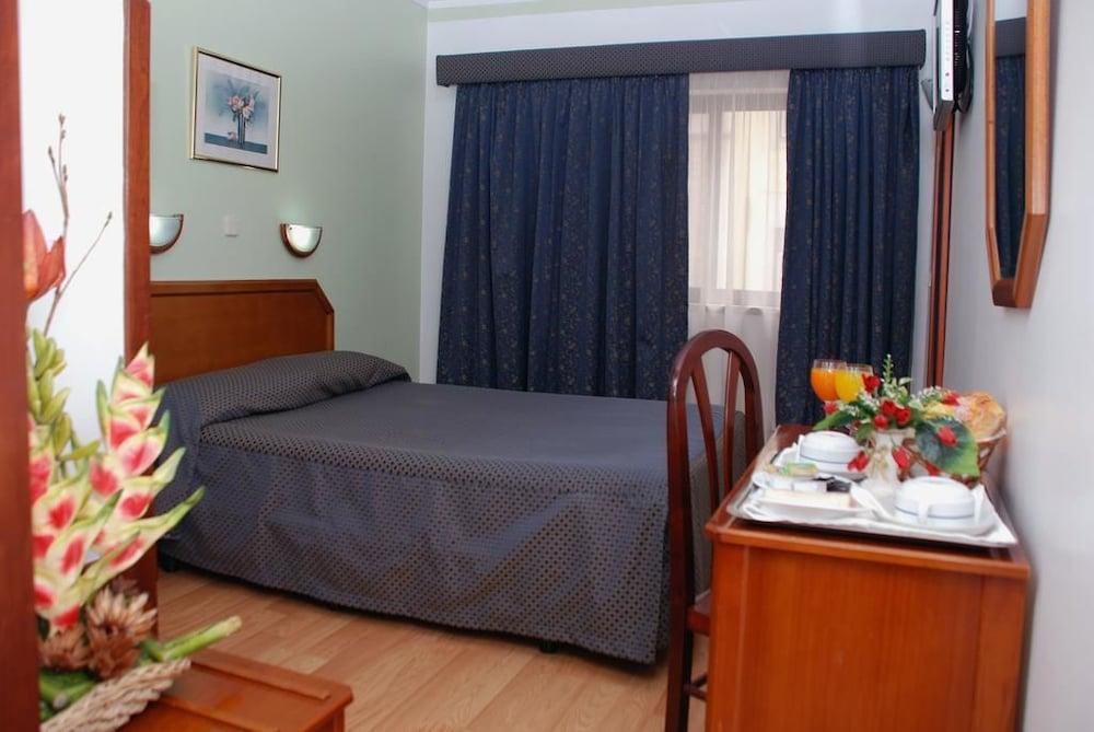 Hotel Anjos Lisbon Bagian luar foto