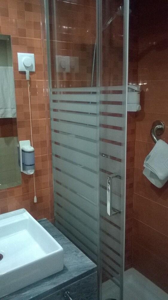 Hotel Anjos Lisbon Bagian luar foto