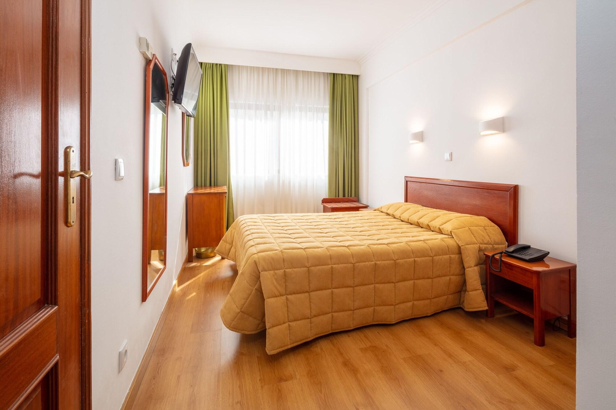 Hotel Anjos Lisbon Bagian luar foto