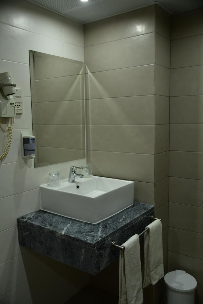 Hotel Anjos Lisbon Bagian luar foto